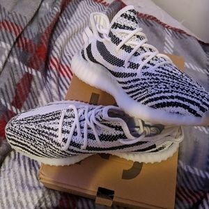 Yeezy Zebra sz 10 (OBO)